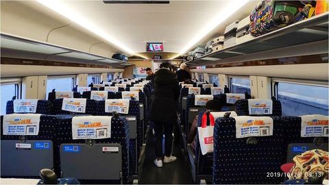 ภายในตู้โดยสารชั้น 2 ของรถไฟความเร็วสูงคุนหมิง–ลี่เจียง