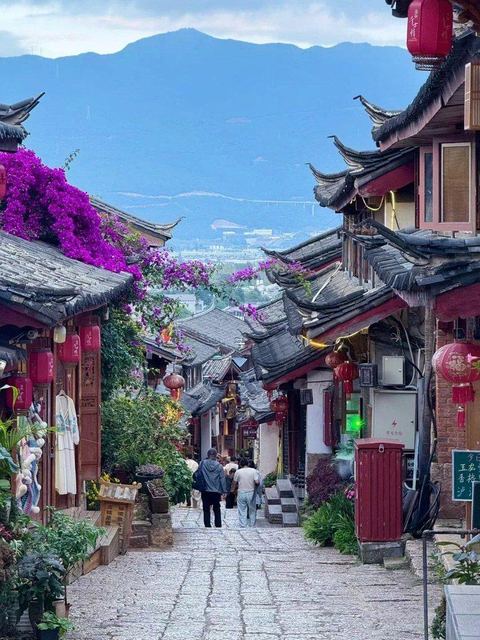 ตรอกหินในเมืองโบราณลี่เจียง มรดกโลก อาคารไม้สองข้างทาง