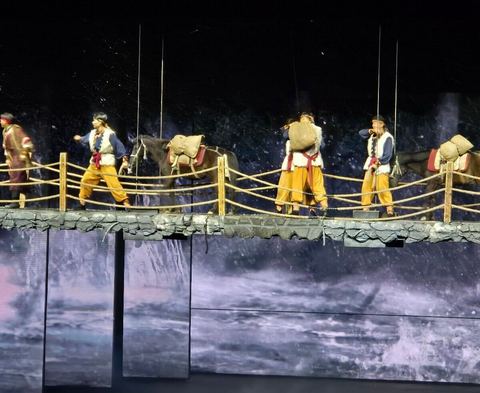 โชว์ Lijiang Eternal Love ภาพที่ 1